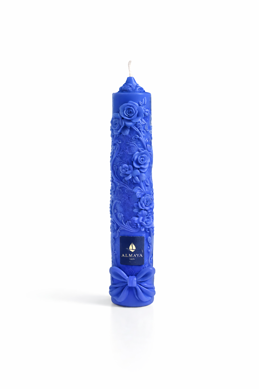 Vela cónica de autor Aura Atelier ROSAE con diseño floral ornamental, elaborada artesanalmente en color Azul Cobalto.