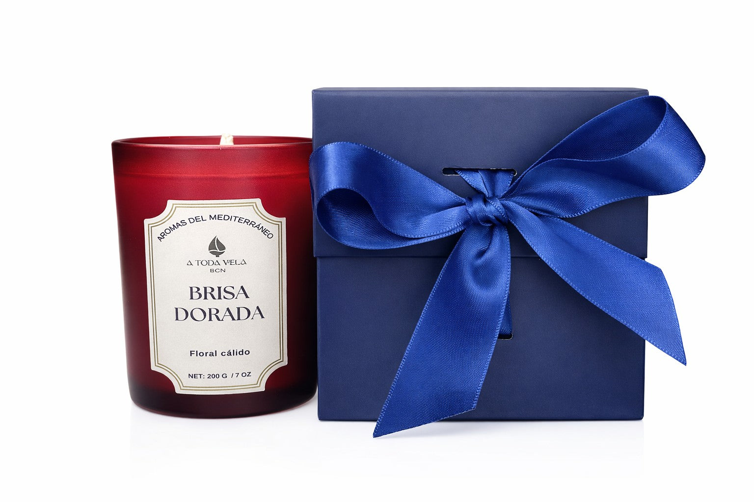 Vela aromática Brisa Dorada presentada en estuche de regalo premium azul, vela de lujo con fragancia marina y floral de inspiración mediterránea.