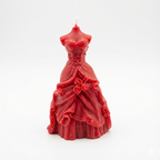 Vela decorativa con forma de vestido de fiesta en color rojo intenso. Ideal como recuerdo original para boda  o eventos de gala.
