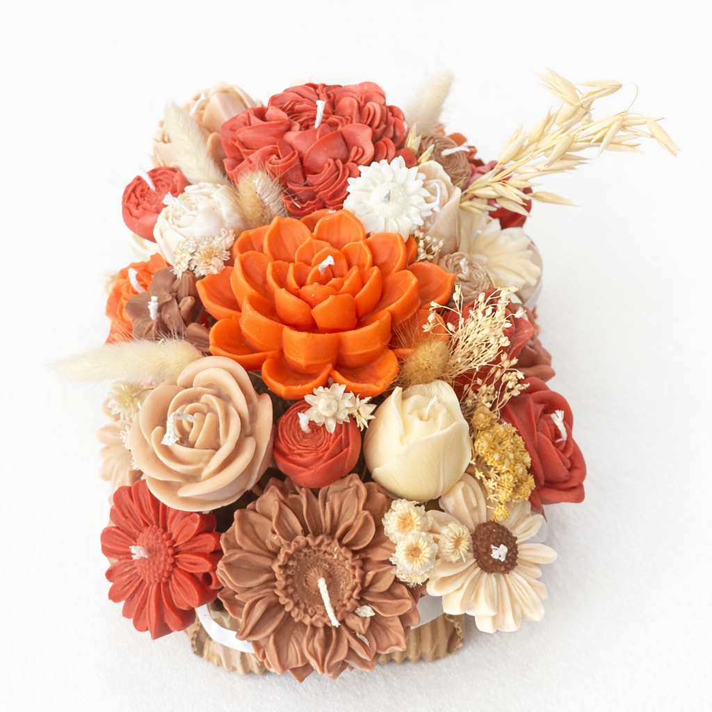 Centro de mesa con 29 velas florales en paleta borgoña intenso y trufa suave para boda sofisticada