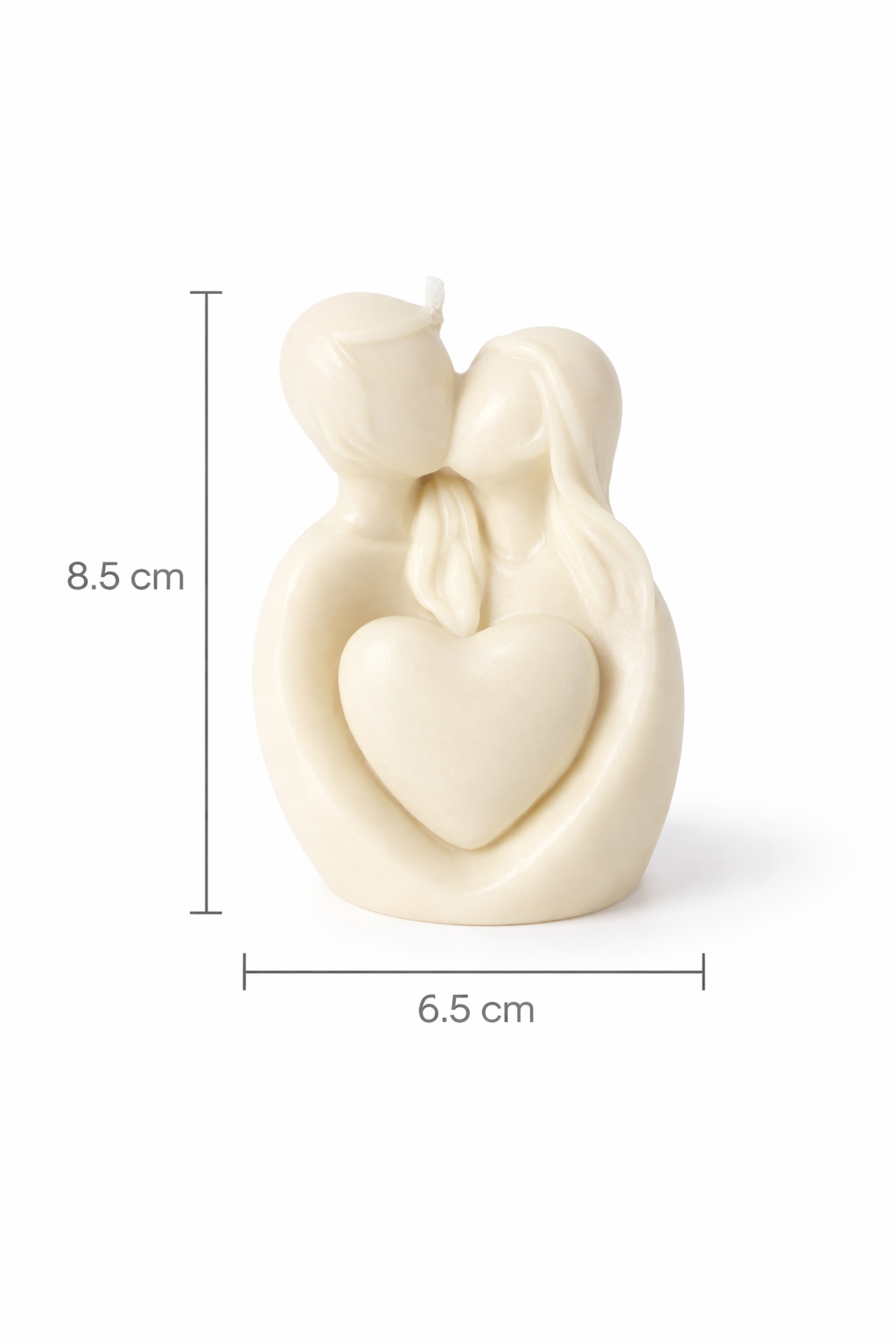 Vela romántica pareja con corazón en color champagne con medidas 8.5 cm alto x 6.5 cm ancho, escultura decorativa en cera natural artesanal, regalo elegante para aniversario, boda o detalle sentimental.