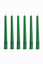Pack de 6 velas cónicas Áurea Magna Verde Esmeralda, velas artesanales de alta gama para bodas, eventos y decoración de lujo.