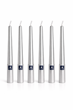 Pack de 6 velas cónicas Áurea Magna Plateada, velas artesanales de alta g ama para bodas, eventos y decoración de lujo.