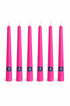 Pack de 6 velas cónicas Áurea Magna Rosa Fucsia, velas artesanales de alta gama para bodas, eventos y decoración de lujo.