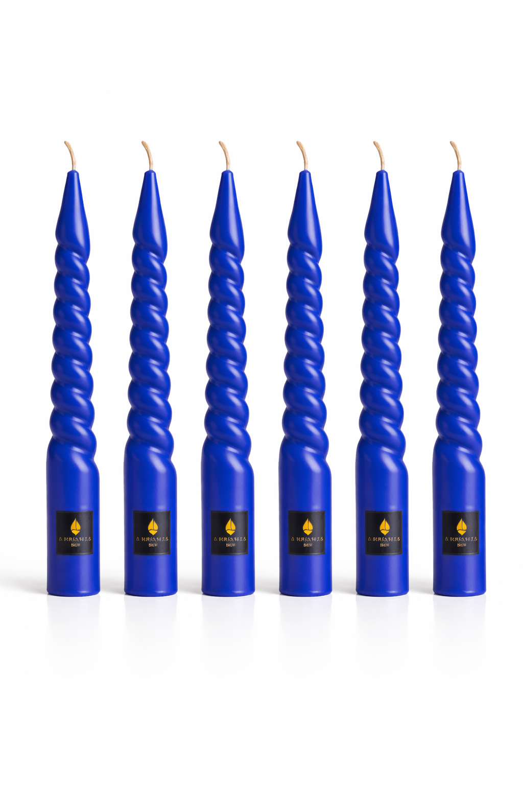 Pack de seis velas cónicas de autor Aura Atelier TORSA con forma trenzada, elaboradas artesanalmente