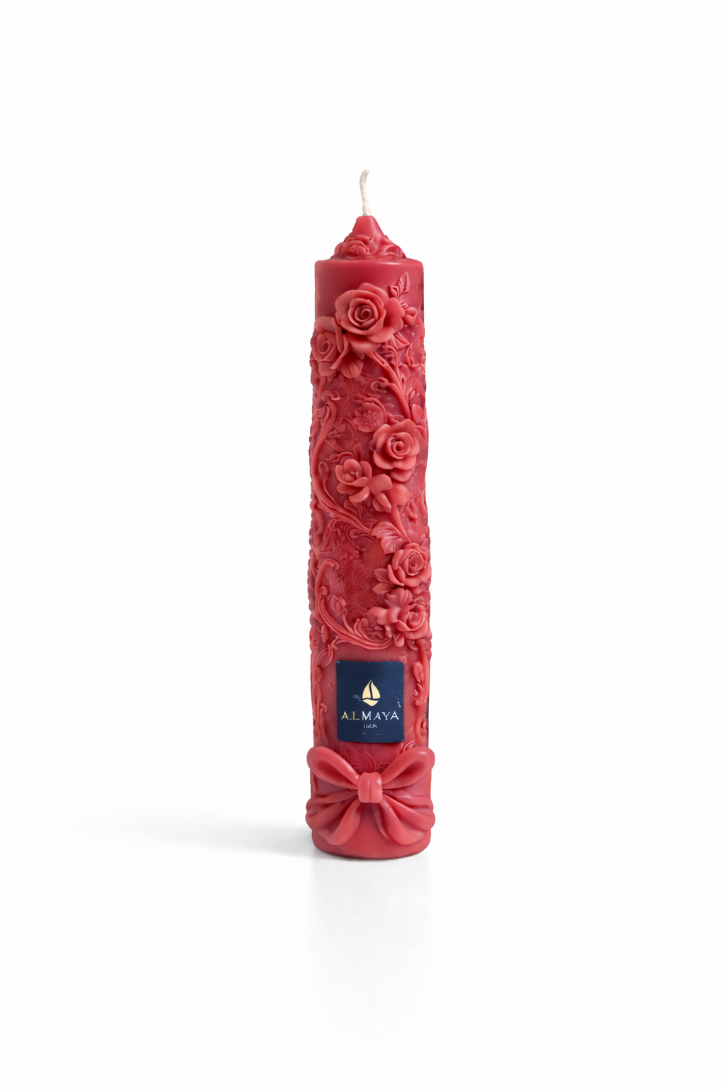 Vela cónica de autor Aura Atelier ROSAE con diseño floral ornamental, elaborada artesanalmente en color Rojo Carmesí.