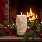 Vela Papá Noel Navideño, tallada en cera de soja, figura detallada con saco de regalos y bastón.